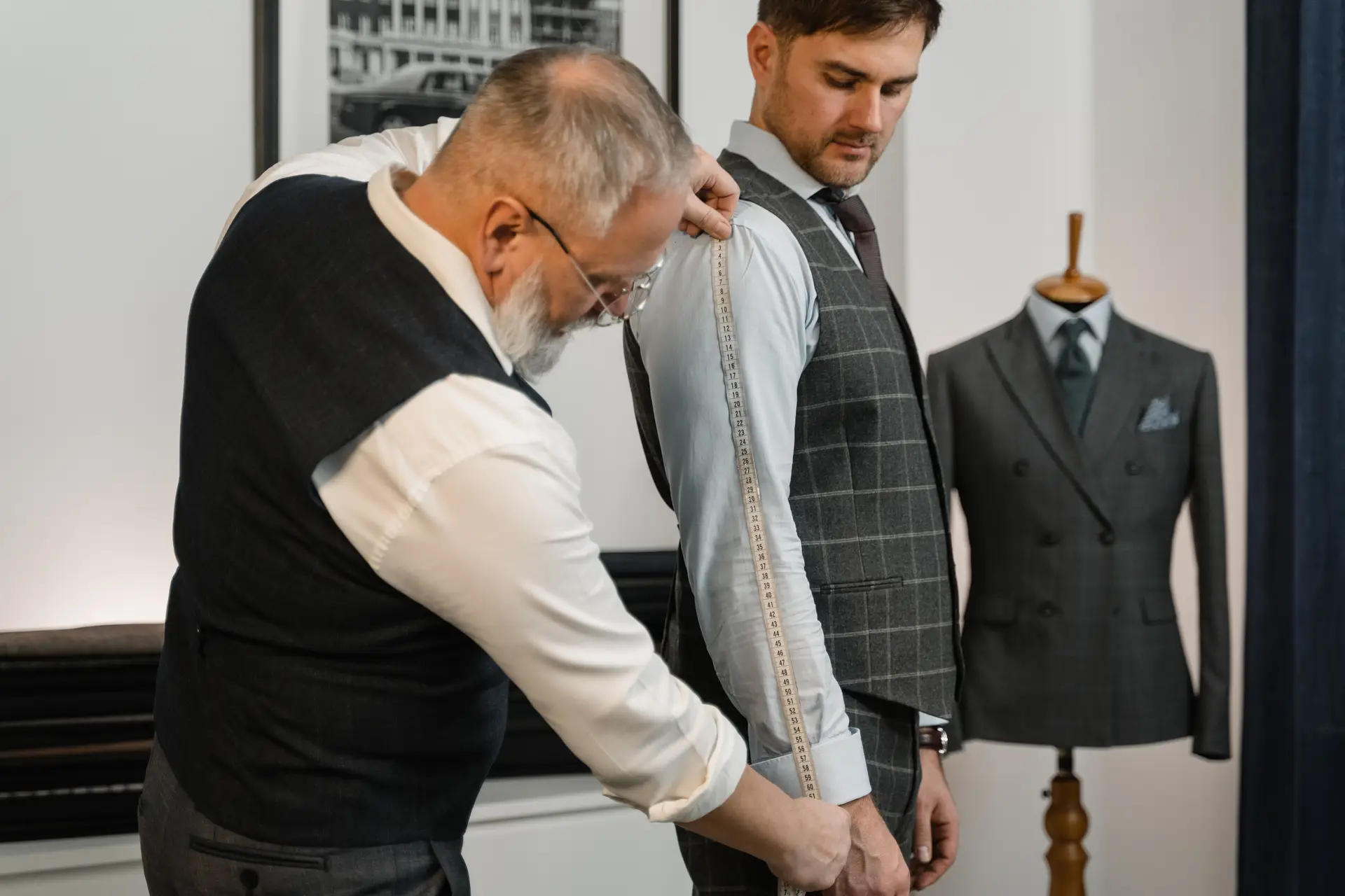 Bespoke fitting in the Belvaris Atelier